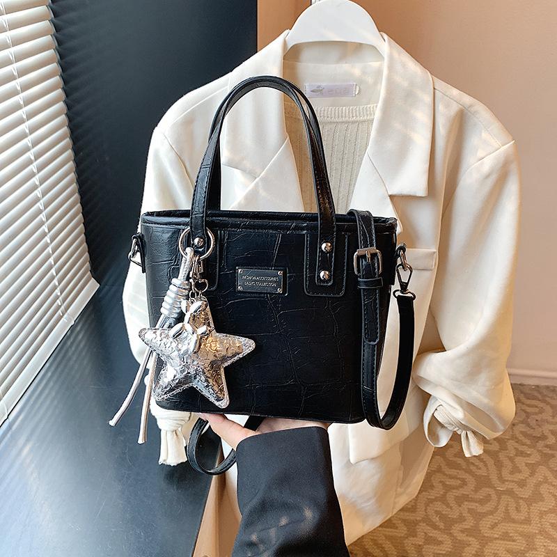 Popular portable bucket bag women's summer new niche shoulder bag to work commuter messenger bag