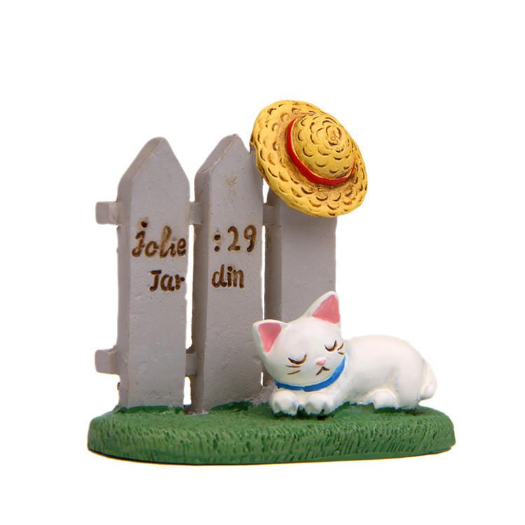 Fence Creative Cat And Hat Resin Ornaments Landscape And Desktop Decoration