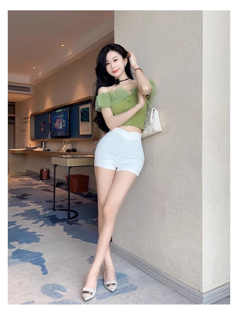 Autumn 2024 Korean Style High Waist Black Spicy Shorts for Women - Slimming, Versatile, Elastic Hip-Wrapping Hot Pants