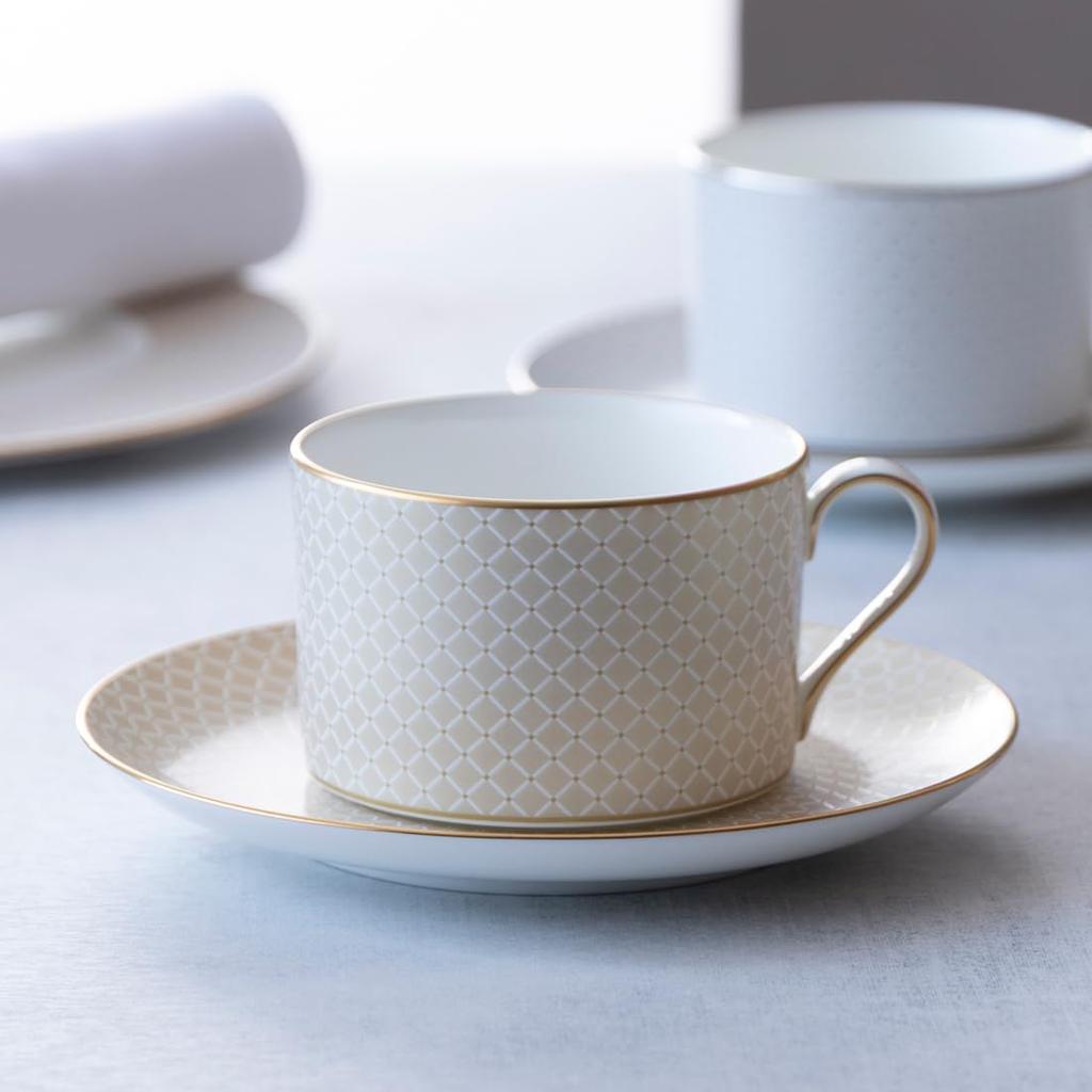 NARUMI Nova Cup and Saucer Gold and Set of perfect for suitable for tea or ideal as a wedding Comes in a gift Set, 270cc, Platinum, 2. Elegant,
