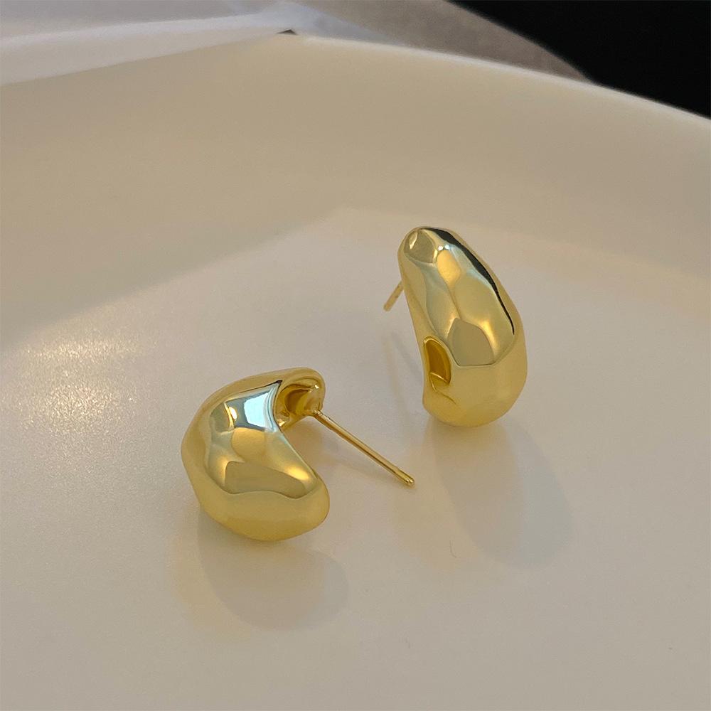 New Retro High-end Hollow Earrings Women's French Trend Gold-plated Light Luxury Temperament Plain Ring Earrings Women