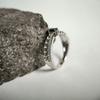 Серебряное кольцо с натуральным сапфиром 0.66ct, фианитами, вес изделия 2,59 гр (2180975)