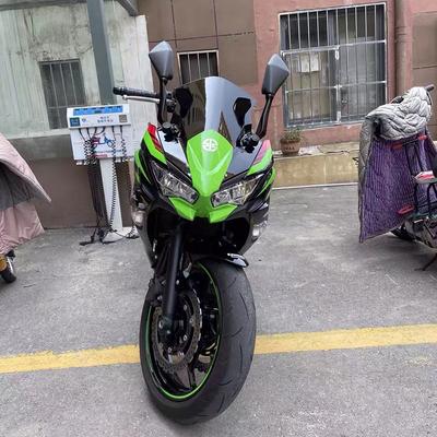 Motocyklové rámy a doplňky – Čelní skla a deflektory proti větru