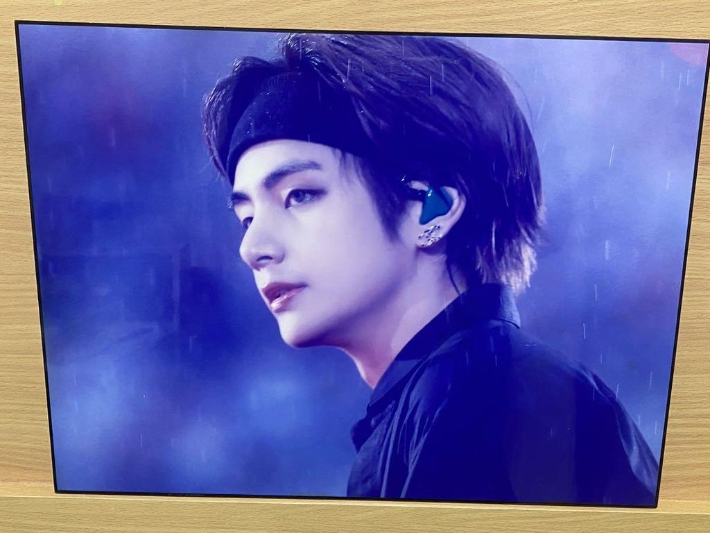 [USED] BTS Taehyung V Acrylic Frame A3