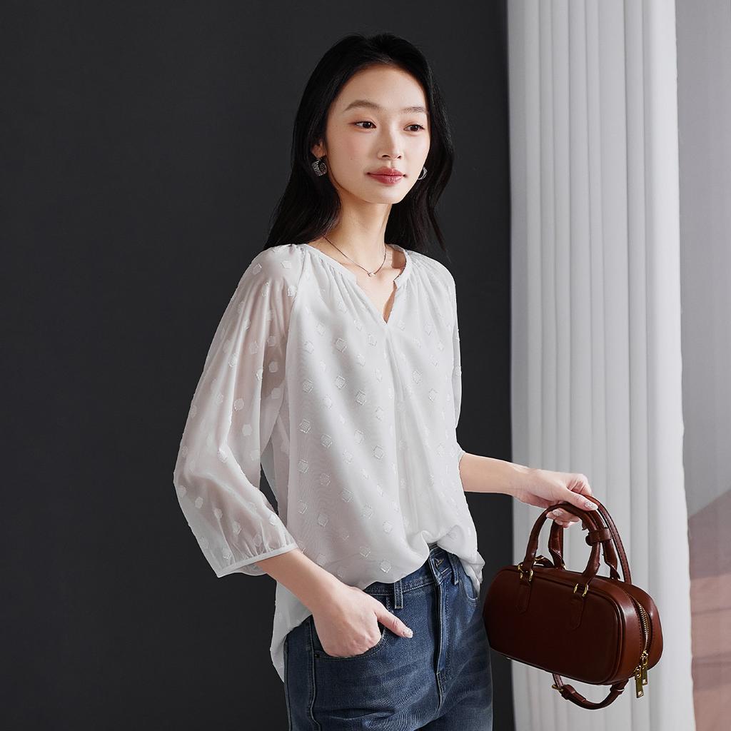 French V-neck Seven Quarter Sleeved Cut Flower Shirt for Women