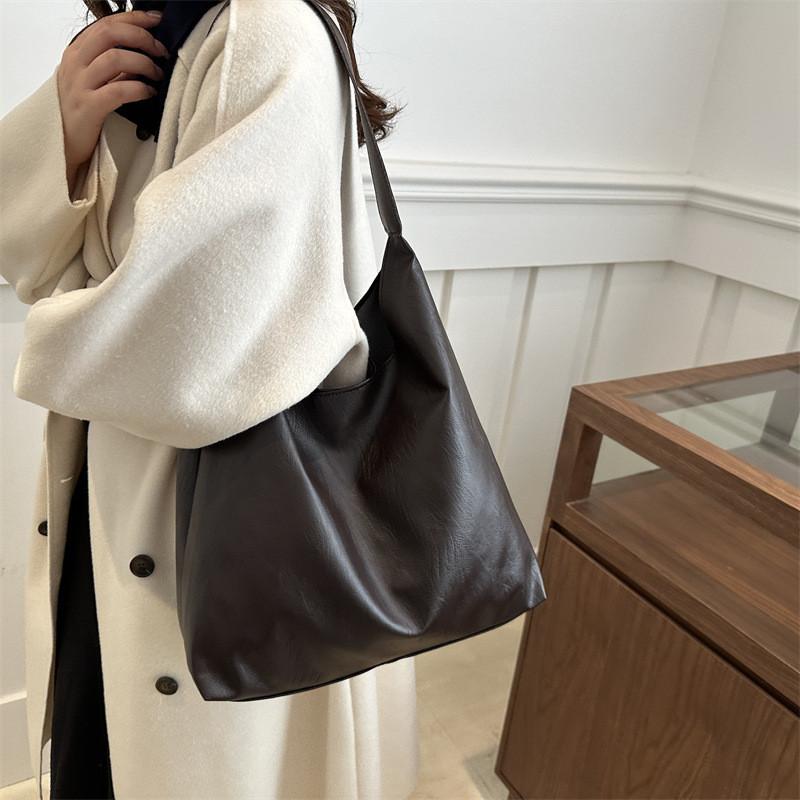 Chic Pu Material Oversized Tote Bag For Women Featuring Simple Urban Design And Magnetic Closure