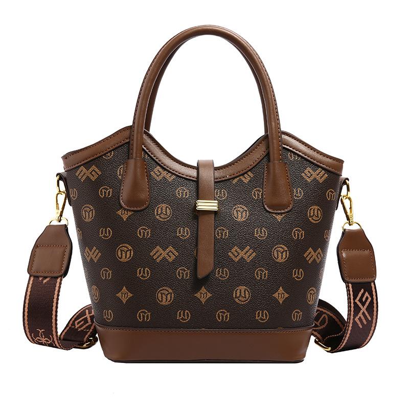 

bag women s bag 2025 new Korean version temperament crossbody bag ins personalized fashion one-shoulder handbag ins style коричневый