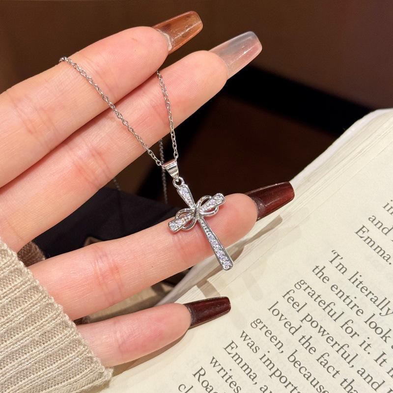 Exquisite Geometric Zirconia Cross Necklace: High-Grade Fashionable Clavicle Jewelry for Women