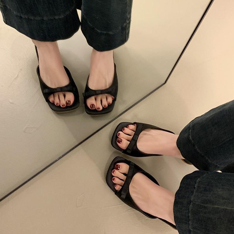 Outer wear with skirt one-word slippers female new fairy temperament bow beach cool slippers