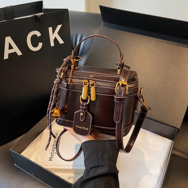 Premium niche bag women's autumn and winter versatile 2025 new fashion shoulder messenger bag women's portable bucket bag