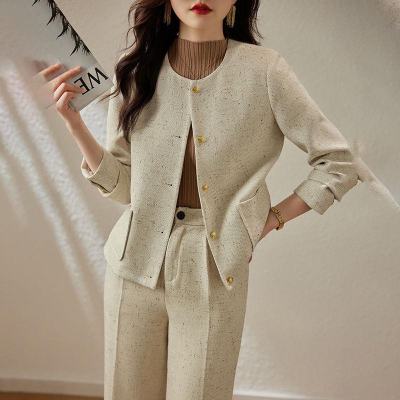 Women's Spring 2024 Versatile Slim Fit Two-Piece Blazer Suit - Crew Neck, High-End Commute Fashion with a Touch of Elegance.
