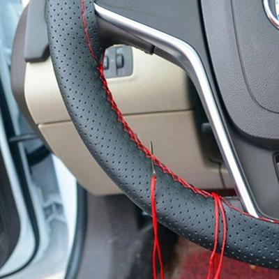 Poťah na volant do auta s ihlami a niťou