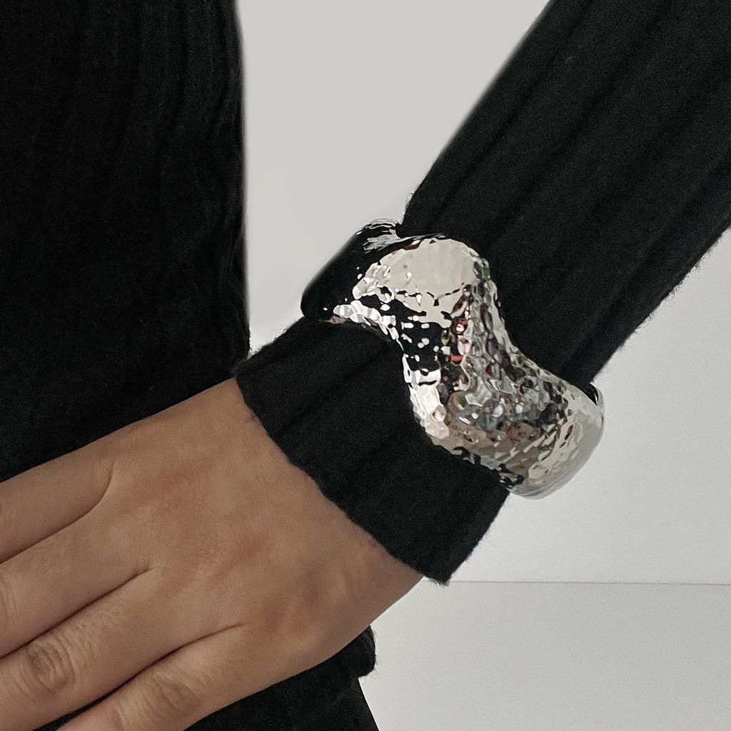 Design Sense Liquid Metal Smooth Spring Bracelet Geometric Ins Wind Texture Wide Bracelet Bracelet