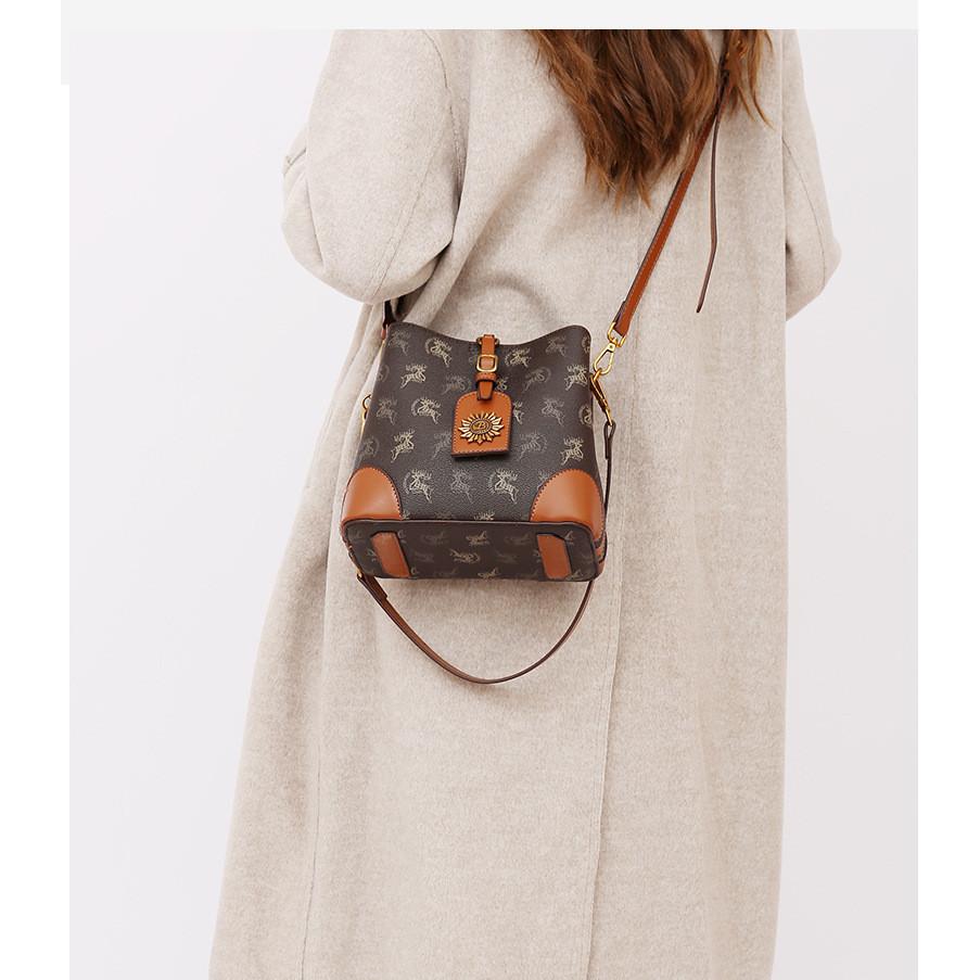 IELGY Premium Retro Bucket Bag, Fashionable Versatile Portable Shoulder Messenger Bag