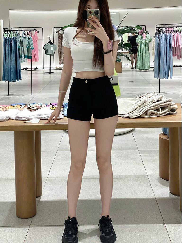 Petite High-Waisted Black Denim Hip-Lifting Shorts - Sexy Spring/Summer 2026 Collection