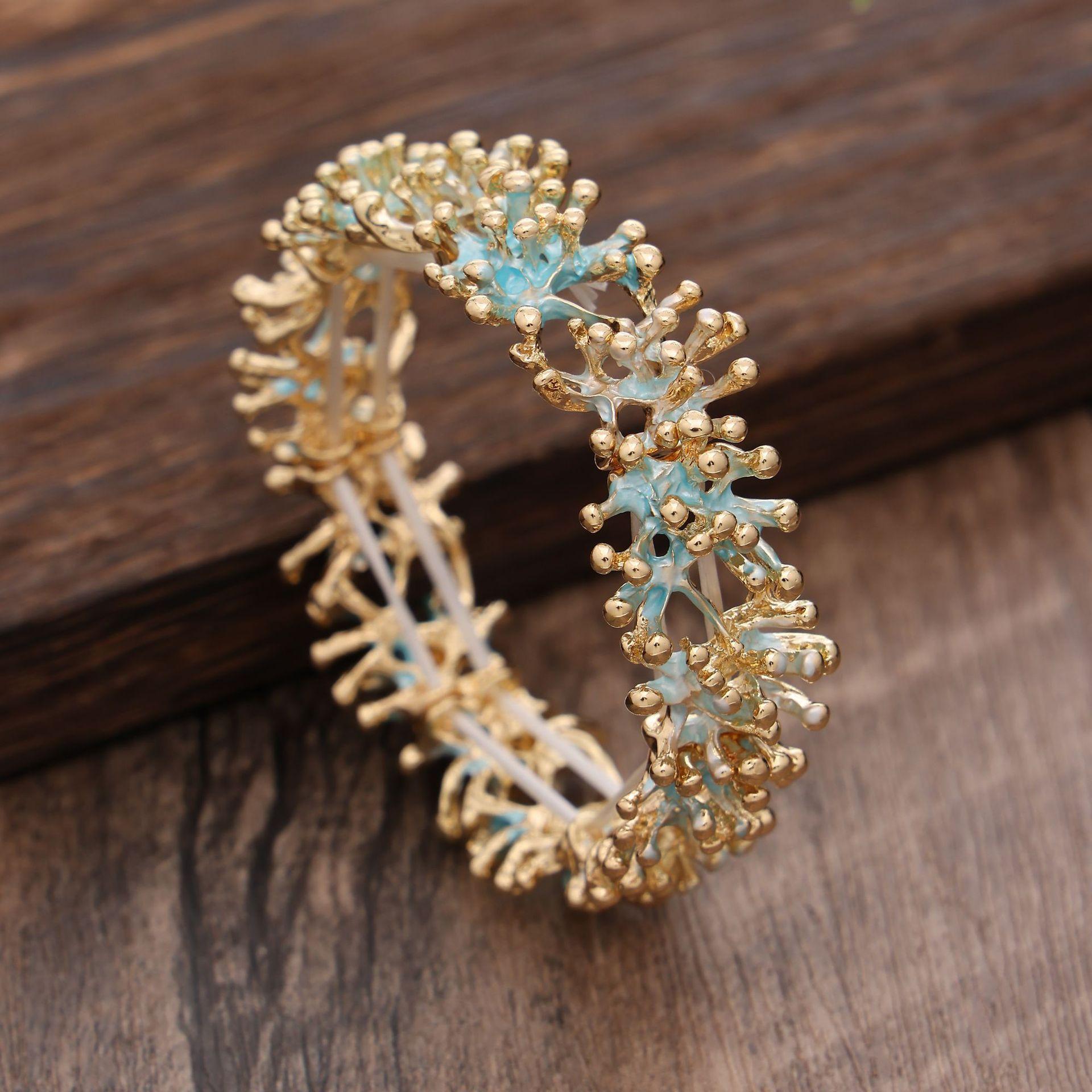 

Цветная живопись масло морской коралл эластичный браслет, преувеличенный женский полый линейный браслет