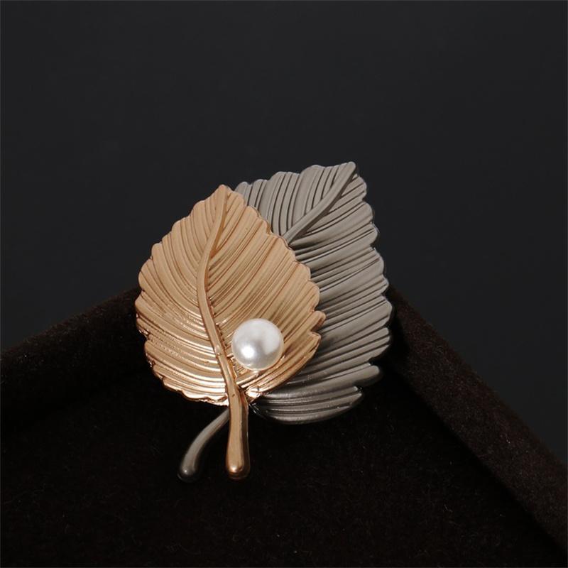 Vintage Maple Leaf Pearl Brooch For Women Exquisite Plant Collar Brooches Lapel Pin Party Sweater Coat Scarf Jewelry Decor Gifts