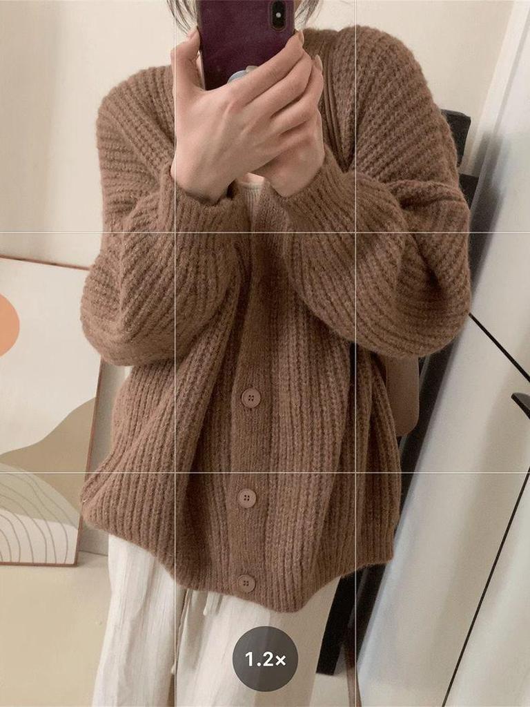 Women's Soft Pink Knit Cardigan: Gentle, Relaxed Style for Spring and Autumn