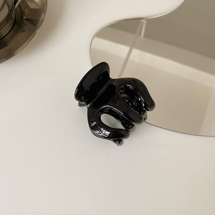 

Элегантная шпилька во французском стиле: Универсальный аксессуар для волос для женщин, идеально подходящий для стильного образа на затылке.