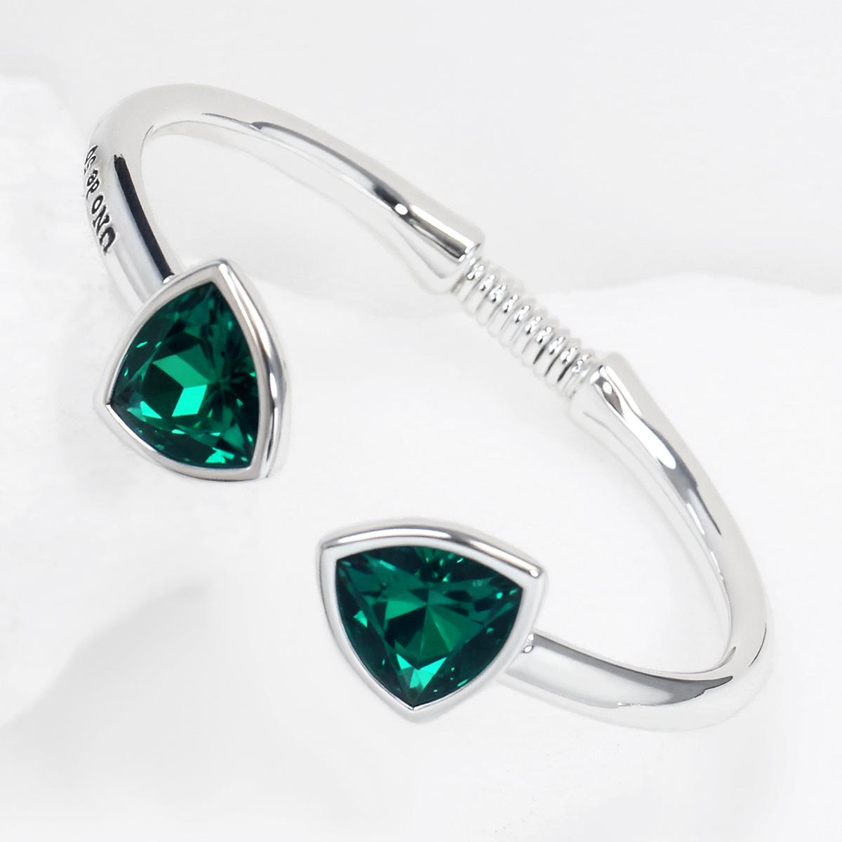 UNOde50 Spanish Triangle Bracelet - Modern European & American Style Jewelry