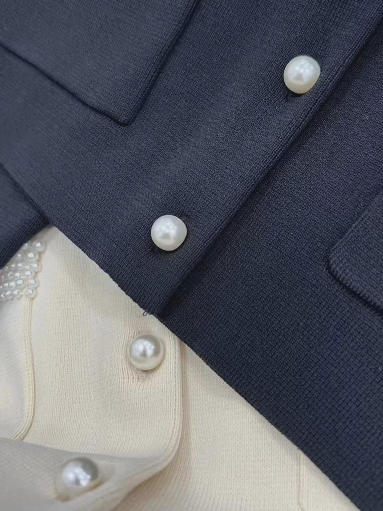 Håndlaget fransk perleskjørt - Elegant vårstil med plissert kant for et chic utseende.