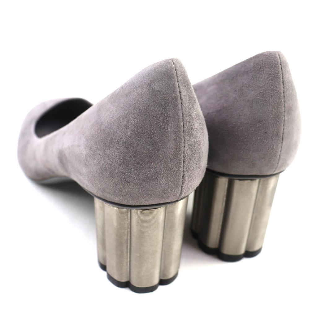 Salvatore Ferragamo Czółenka Okrągły nosek metaliczny obcas w kształcie kwiatu szary Kobiety 7 07366 Używane