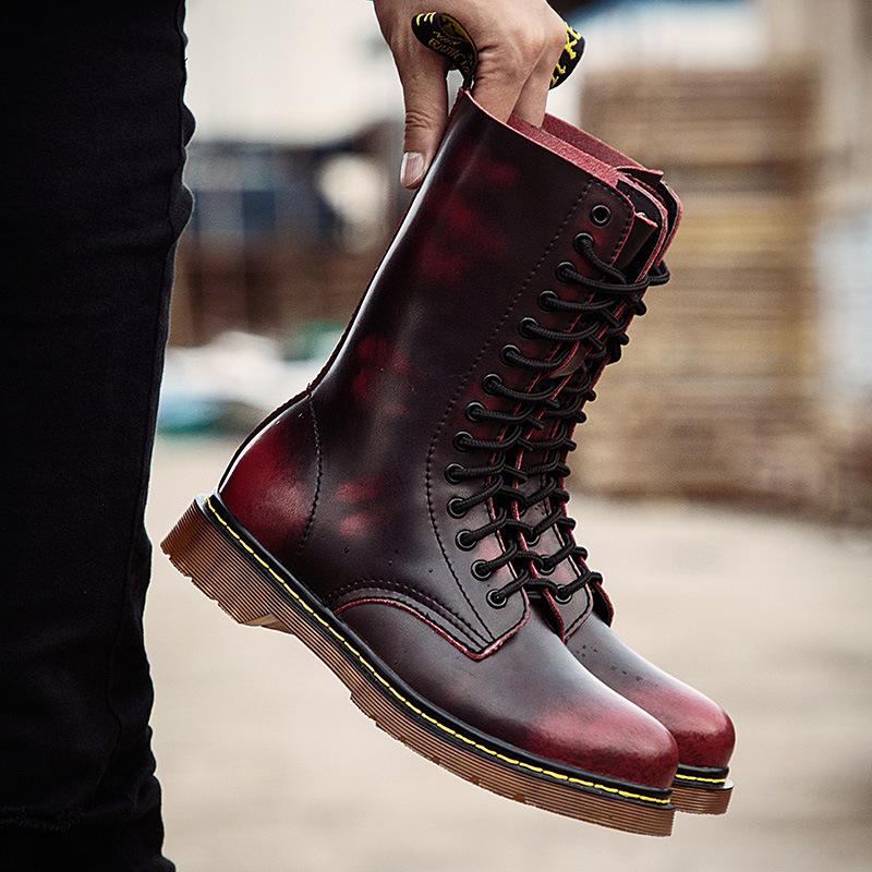 

Ексклюзивно для великих розмірів черевиків Dr. Martens, високі британські ретро черевики Martin, високі чоботи, оксамитові військові черевики. 36 бордовий