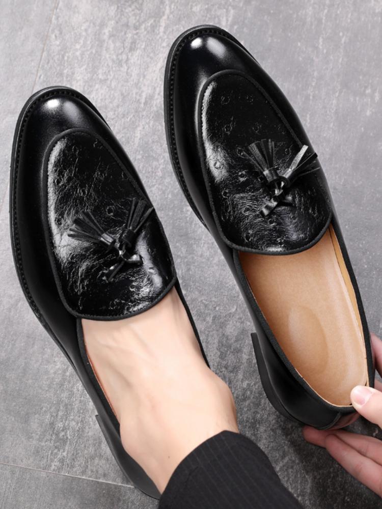 Fashion 2024 Loafers Men Shoes Classic Business Casual Wedding Party Daily Retro Round Toe Tassel Faux Suede Solid Color Dress Shoes