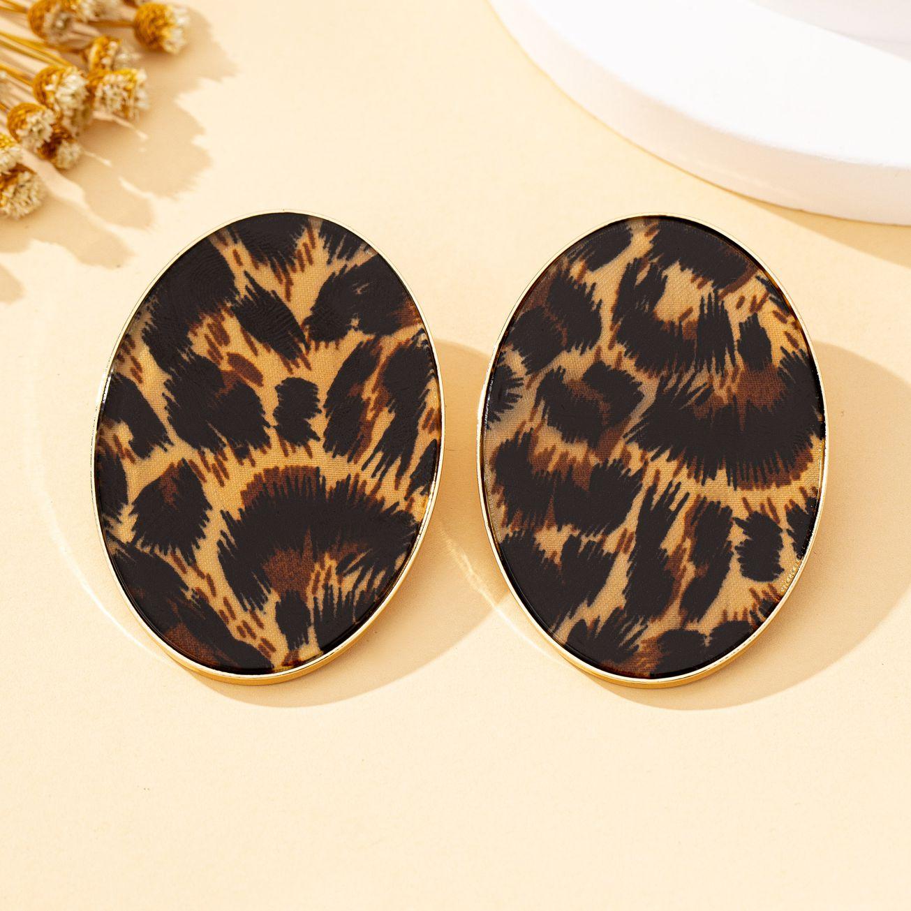 

A Pair of Women s Earrings, Exaggerated Oval Leopard Print Earrings, Suitable for Daily Wear and Party Wear леопардовий