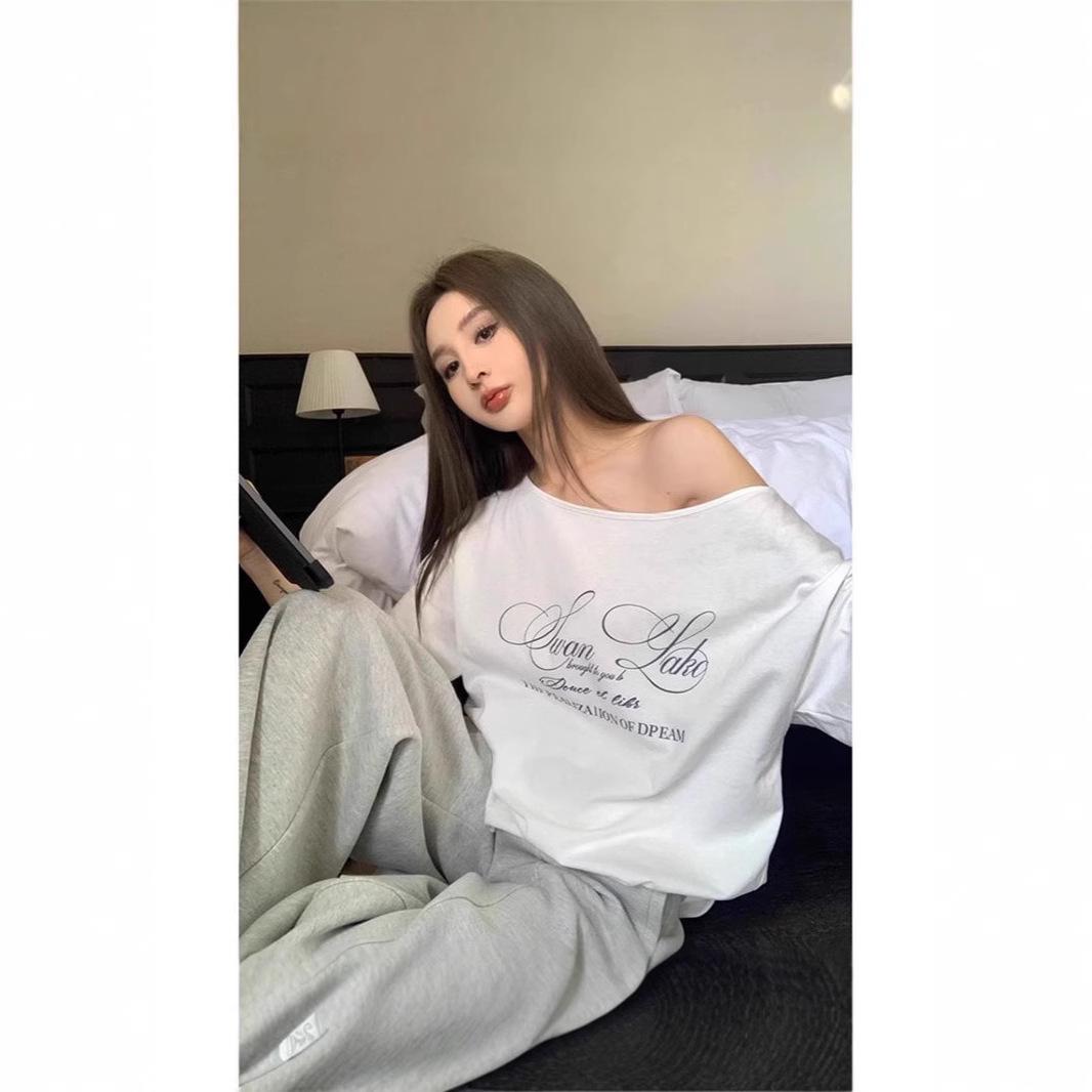 

Женская футболка с открытыми плечами и принтом в стиле ретро American Letter – Короткие рукава, повседневный свободный крой, летний стиль S белый