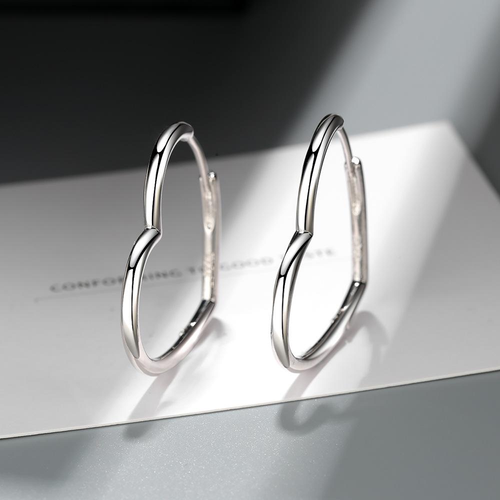 Ear Buckle Female Korean Version Small Fresh Girl Heart Smooth Surface Love Ear Buckle Temperament Elegant Earrings Ear Buckle 2026
