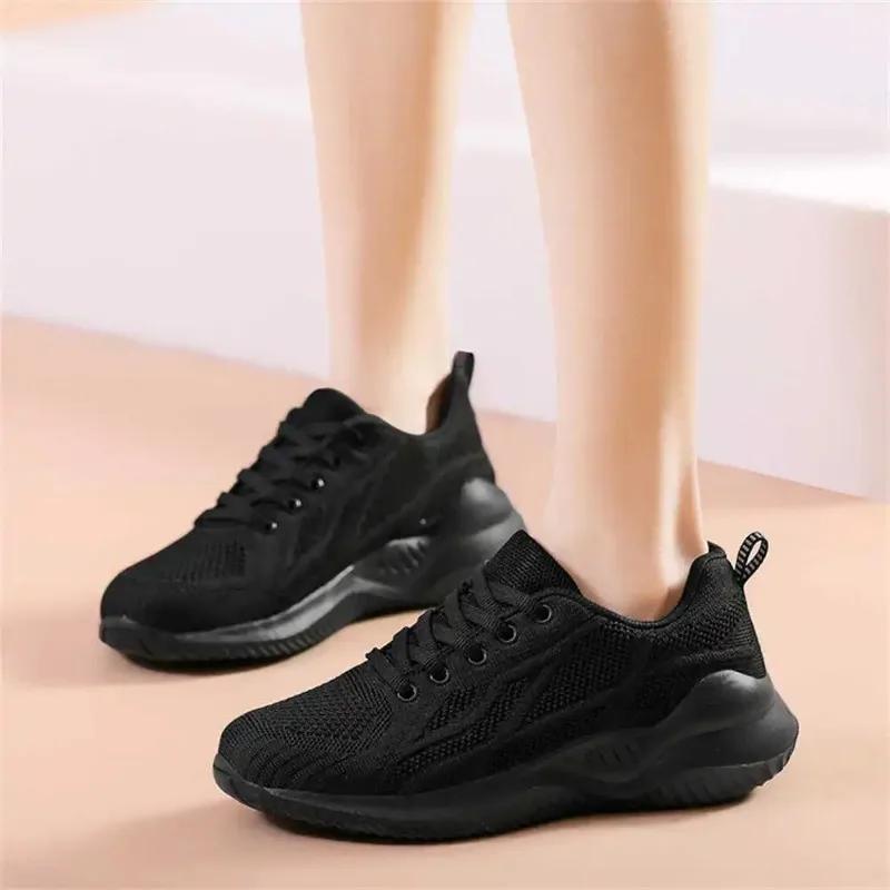 Super Lightweight Super Big Size Shoes Wide Vulcanize Women's Stylish Tennis Sneakers Ladies 2025 White Sport Outings