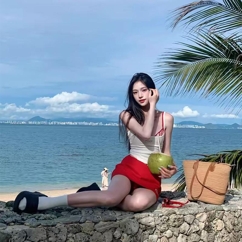 Swimsuit women's popular high-end seaside feeling one-piece bikini beautiful small man atmosphere pure desire split conservative