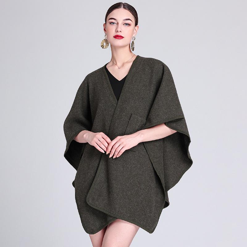European & American Autumn/Winter Fashion Shawl Cape: Plus Size Knitted Cardigan Cloak for Women