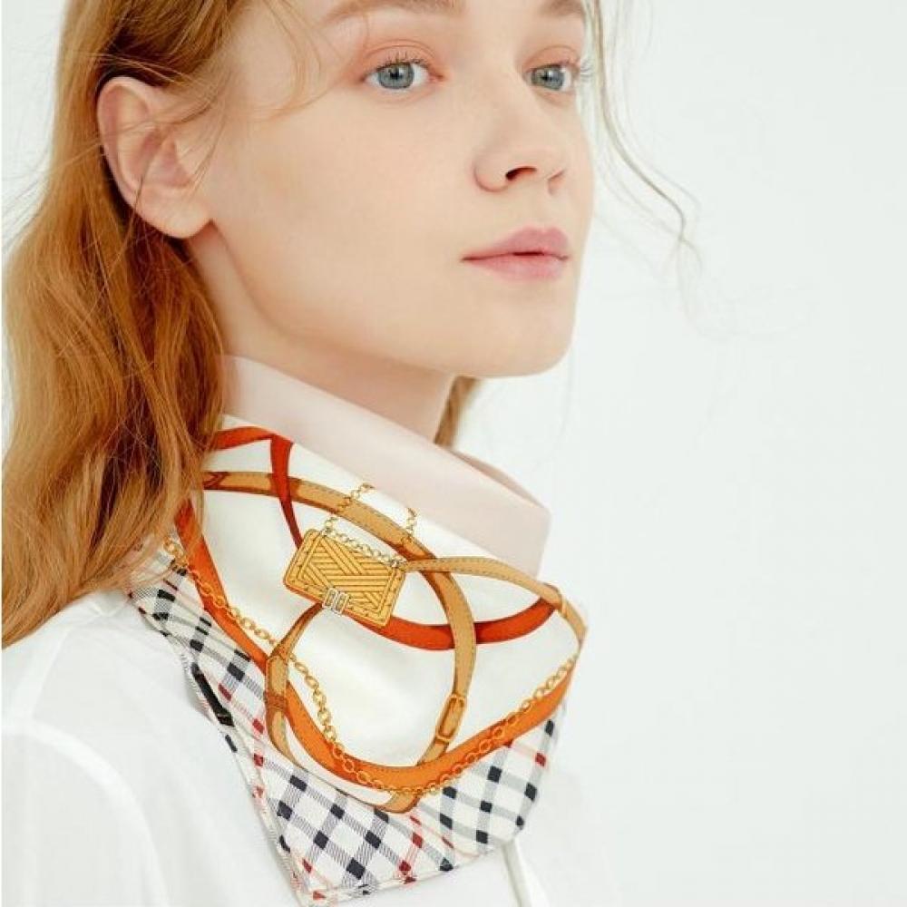 Daks 100 Silk Beige Chain Pattern Square Scarf Dcsc2e144 Single option