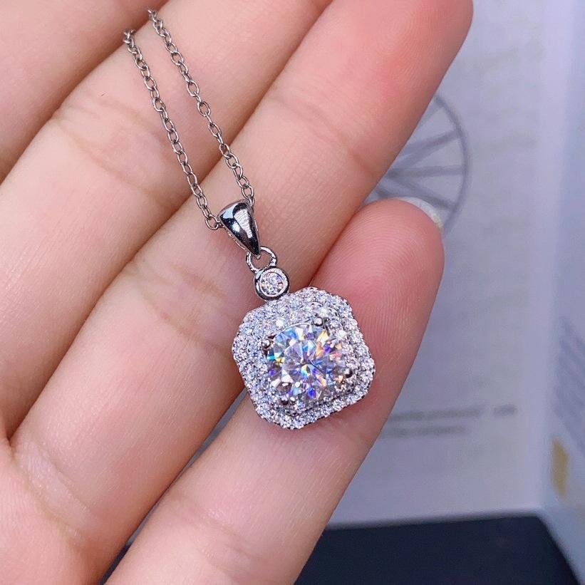 Vintage 2ct Green Moissanite Pendant 925 Sterling Silver Charm Wedding Pendants Necklace For Women Party Choker Jewelry Gift