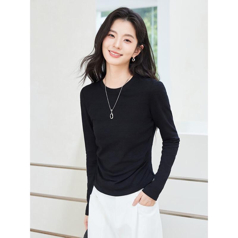 La Chapelle Women's Long-Sleeve Slim-Fit Ruched Crewneck T-Shirt