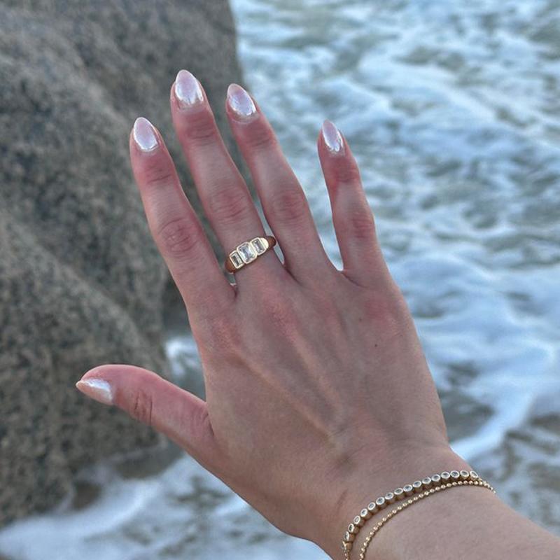 Shiny Square Cubic Zirconia Crystel Rhinestones Ring for Women 18k Gold Plated Charm Stylish Wedding Jewelry Gift