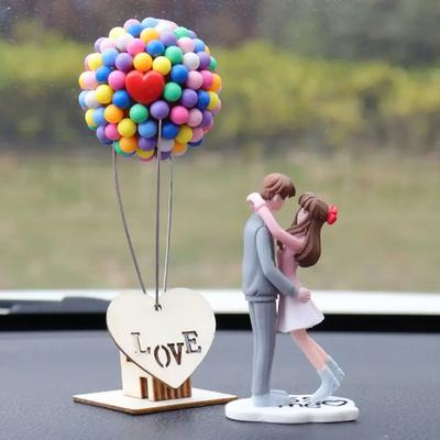 Accesorios de decoración para coche con dibujos de parejas, figuras románticas para enamorados, adornos de globo, accesorios para el salpicadero del coche, regalos.