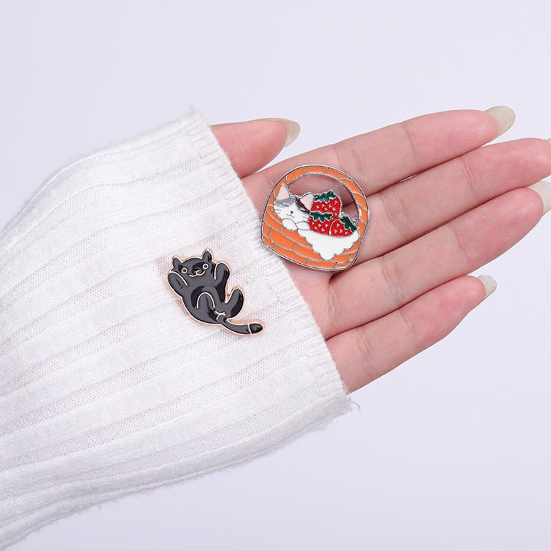 Enchanting Design Cat Alloy Brooch Colorful Cartoon Figure For Personalized Gifts