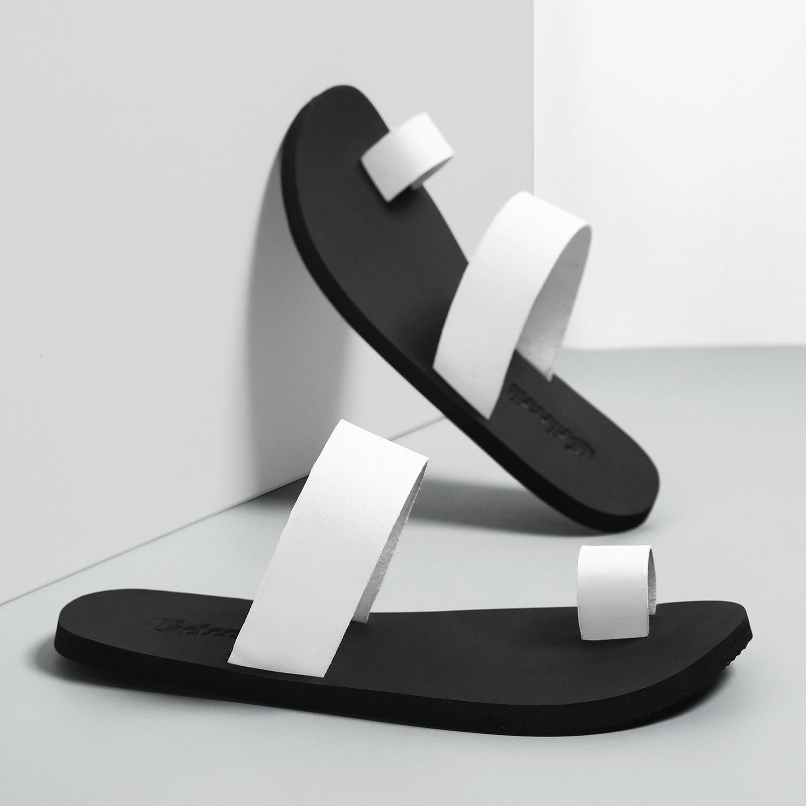 

Summer men s slippers personalized versatile black Korean version trendy beach Roman sandals men s 2025 toe sandals 47