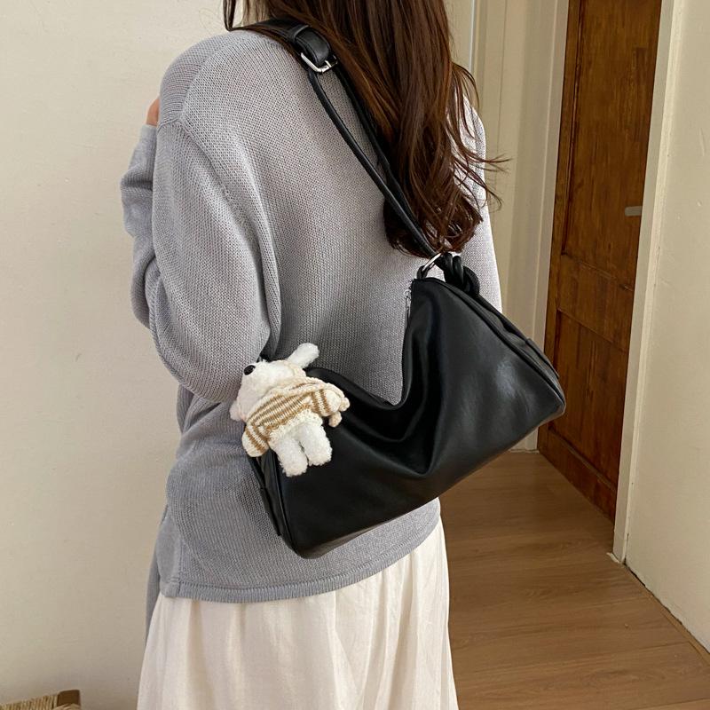 Chic Retro Leather Crossbody Bag: 2026 Summer Collection for Women