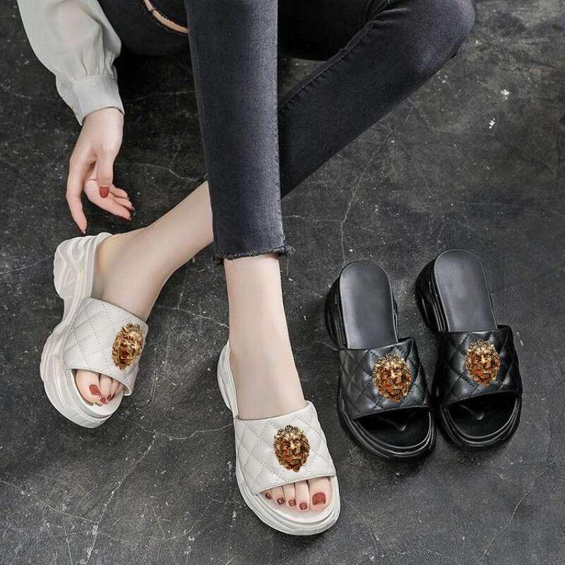 Fashion New Summer Fashion, Lightweight and Anti-slip Flat-bottomed Flip-flops for Women Wearing Thick-soled Wedge Heels T68