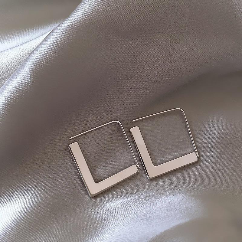 

Europe and the United States exaggerated geometric square earrings fashion trend cold wind ear hook simple earrings wholesale