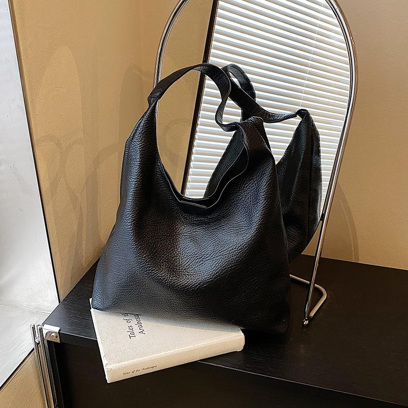 

New light luxury niche bag, high-end sense versatile shoulder bag, women s commuting large-capacity tote bag чорний
