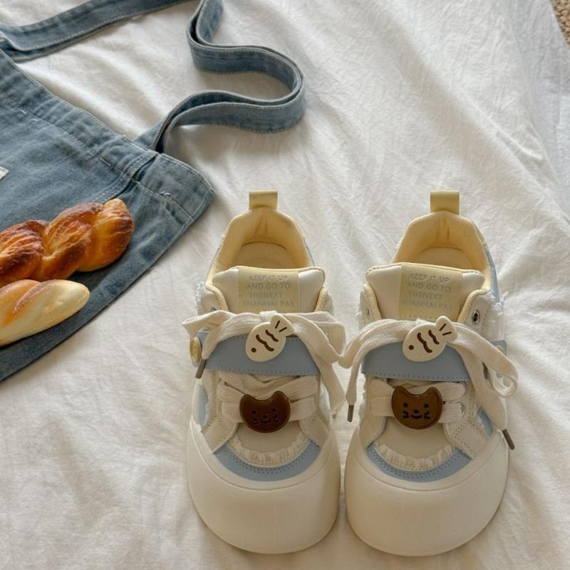 Niche Macaron Platform White Shoes Women's Versatile Bread Shoes Sports and Leisure Board Shoes Tide
