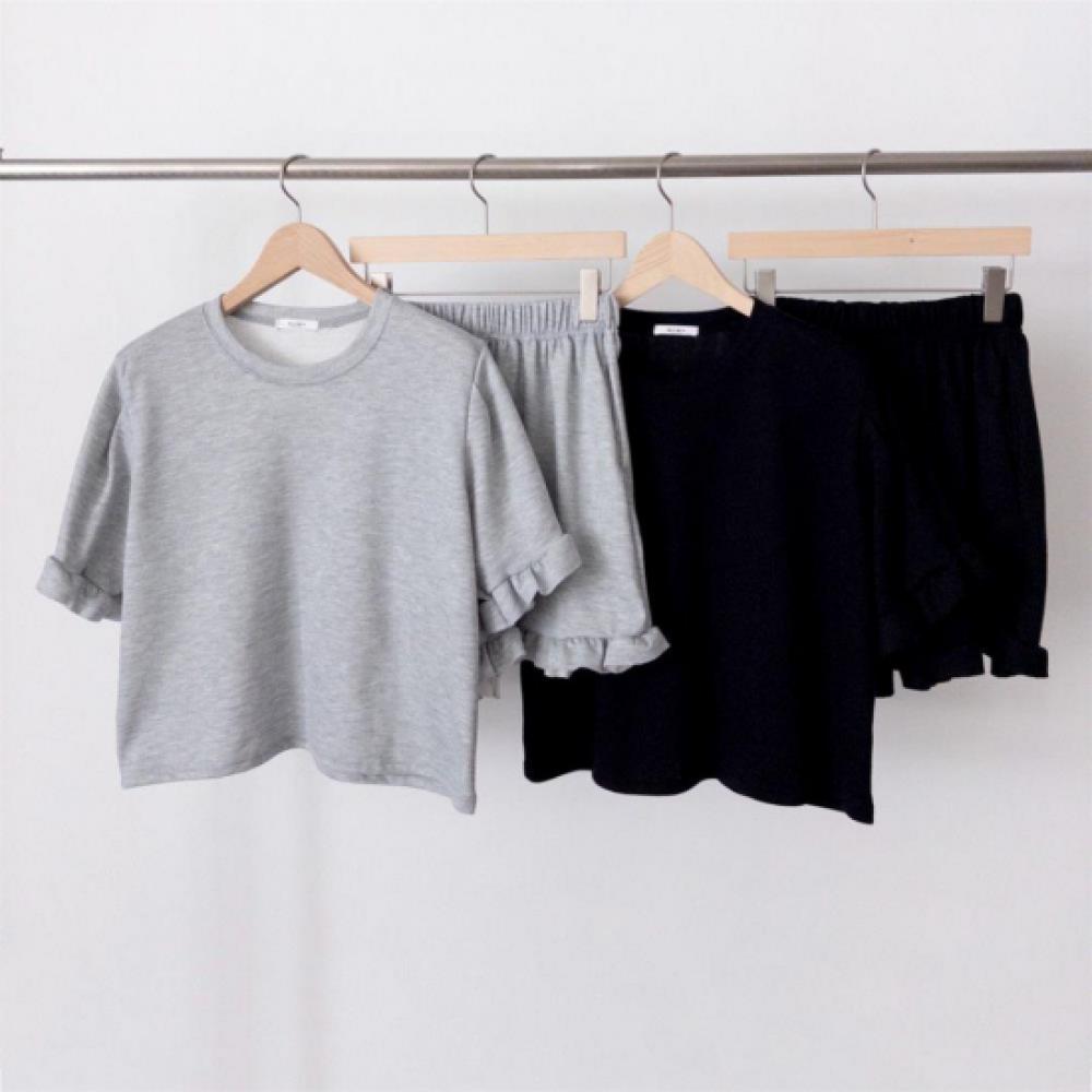 New Arrivals Open Run Women Lovely Frill ShorT Sleeve Crop T shirT culoTTes seT