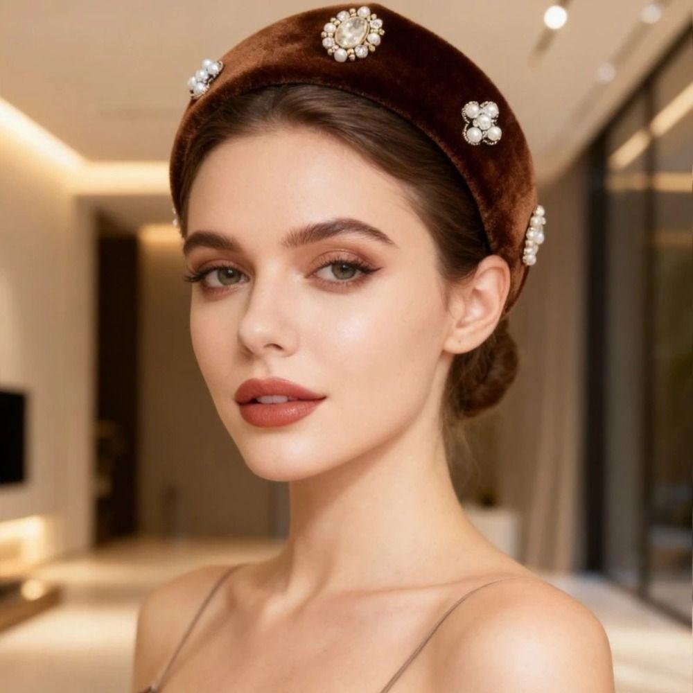 Retro Elegant Velvet Triangle Headband British Baroque Crown Hair Hoop Wide Edge Classical Vintage Hair Accessories Banquet