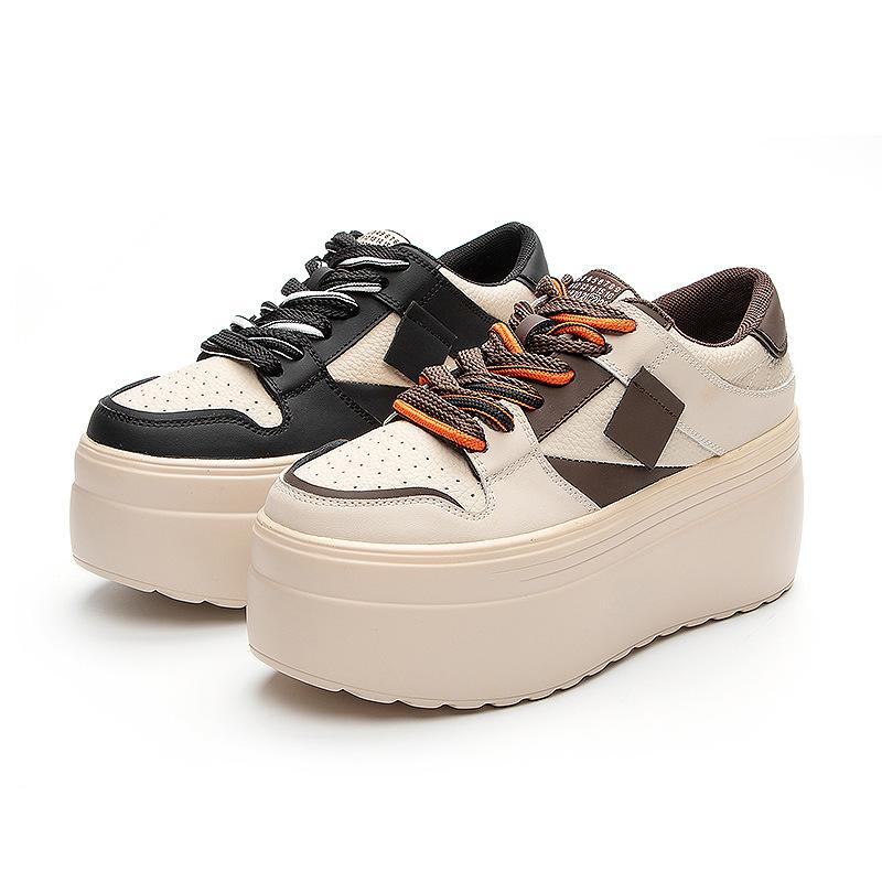 Lässige Damenschuhe 2025 Frühling und Herbst neue vielseitige Brotschuhe Plateau beliebte weiße Schuhe Damen ins Tide Einzelne Schuhe Muffin