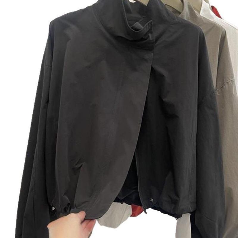 Dámská jarní krátká baseballová bunda v červené a krémově bílé/námořnické modré barvě se stojáčkem